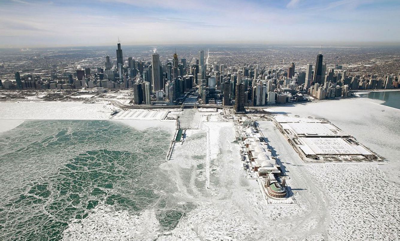 Der vereiste Lake Michigan während der Kältewelle in den USA