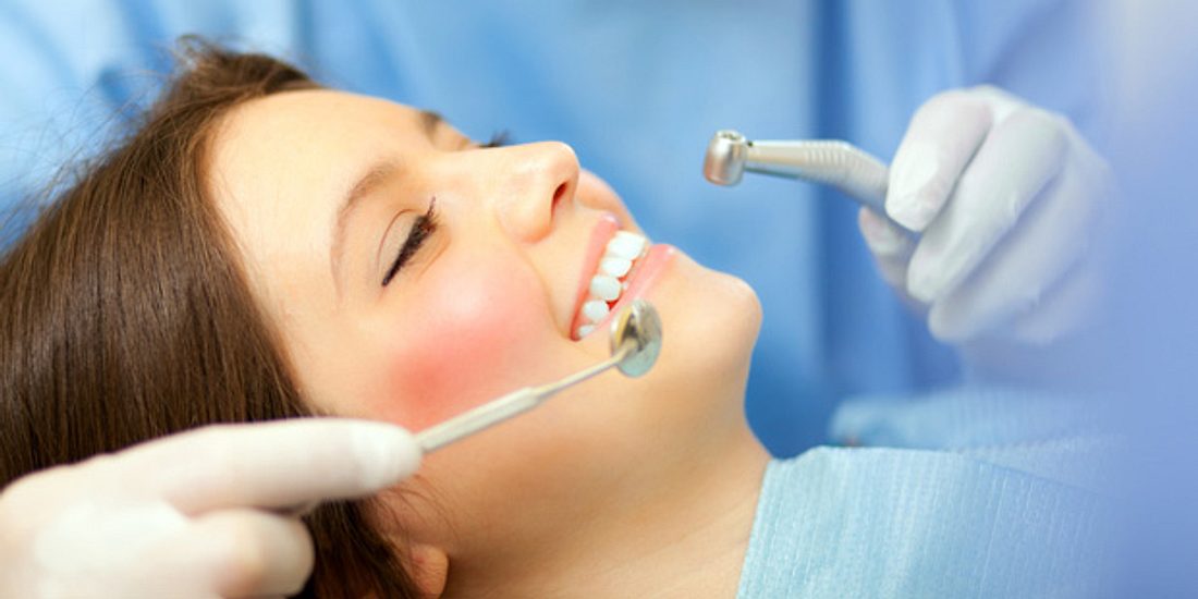 Professionelle Zahnreinigung wirkt langfristig gegen Mundgeruch