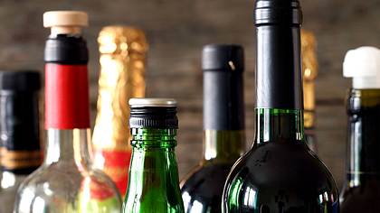 Verschiedene Alkoholsorten - Foto: istock/savushkin