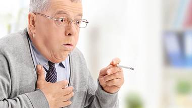 Raucherhusten ist oft ein erstes Symptom einer beginnenden COPD