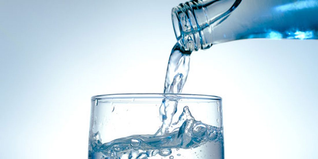 Wasser trinken hilft bei Reflux
