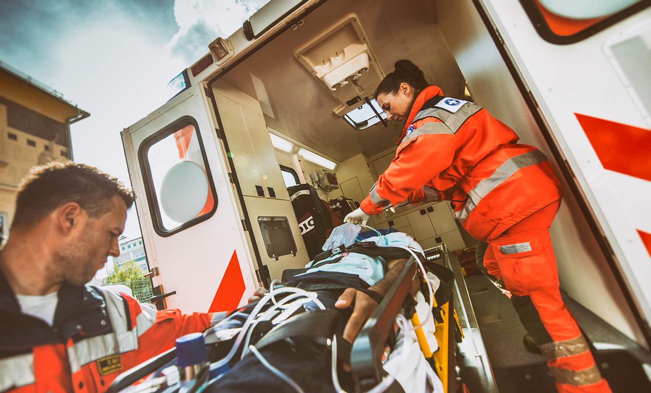 Bei Stichen im Mund-und Rauchenraum umgehend einen Arzt aufsuchen oder den Rettungsdienst rufen