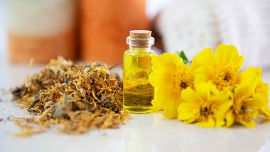 Öl aus Ringelblumen - Foto: istock/cheche22