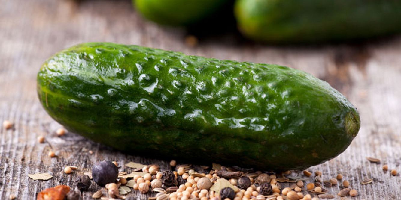 Eine saure Gurke am Tag steigert den Blutdruck
