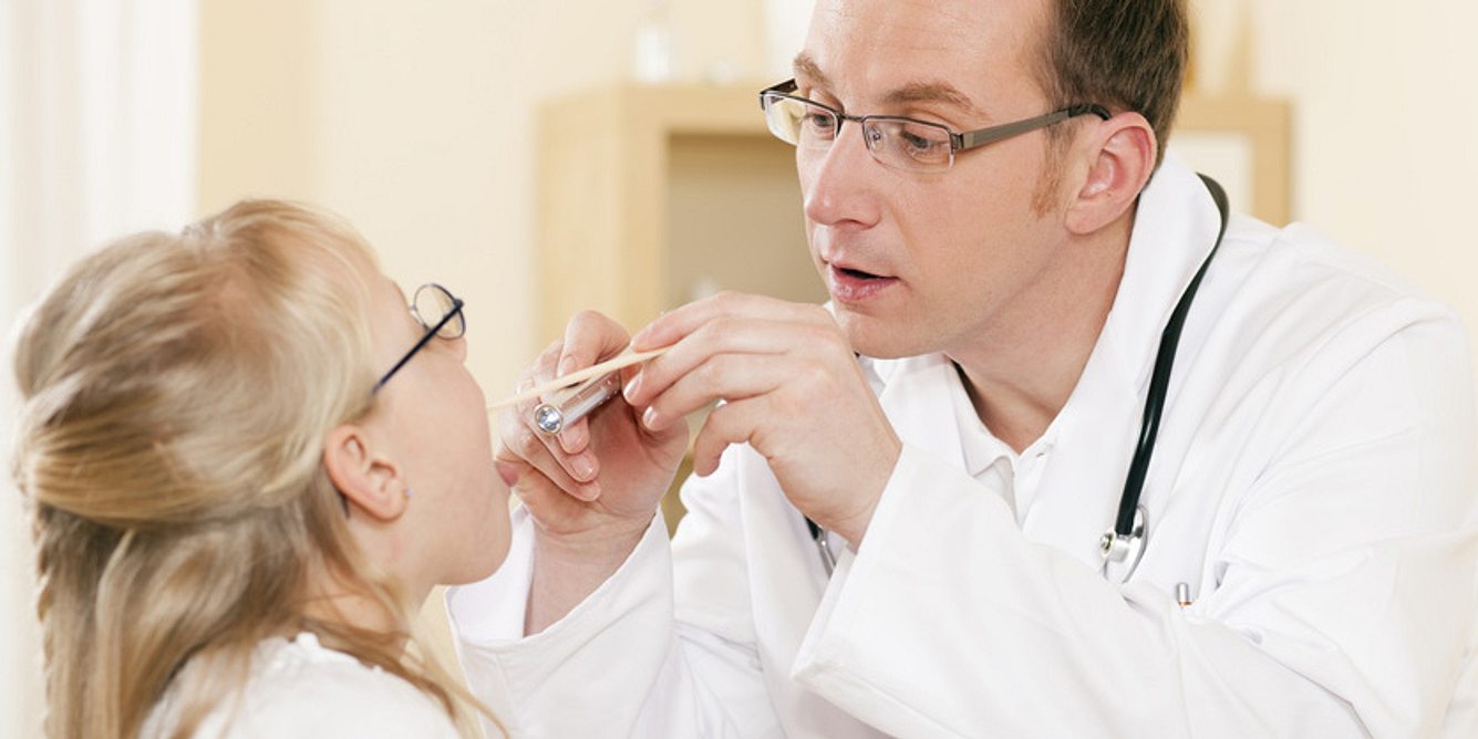 Bei Scharlach haben die Patienten starke Schluckbeschwerden