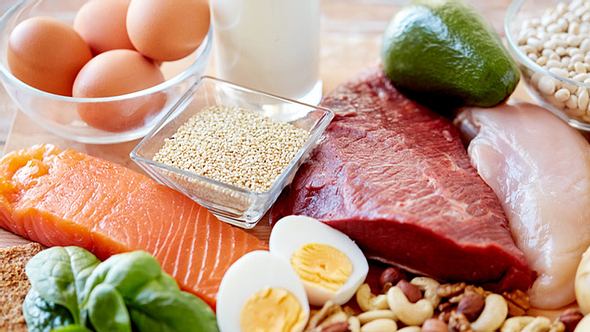 Ernährung bei Schilddrüsenunterfunktion: Lebensmittel mit viel Zink, Selen und Vitaminen beeinflussen die Hypothyreose positiv - Foto: Ernährung bei Schilddrüsenunterfunktion