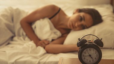 Frau mit Schlafstörungen - Foto: istock/bymuratdeniz