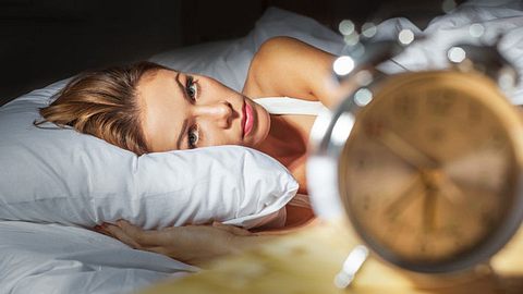 Frau mit stressbedingten Schlafstörungen - Foto: Fotolia