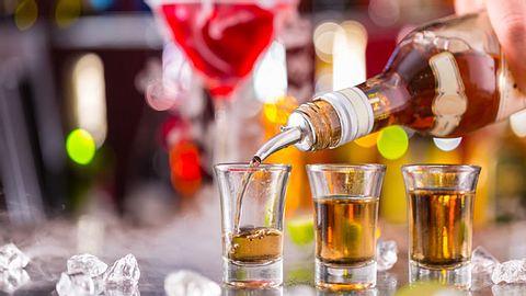 Schnaps födert die Verdauung nicht - Foto: Fotolia
