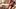 Eine Frau streckt sich gut gelaunt im Bett - Foto: istock_Geber86