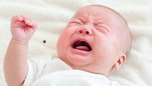 Baby hat Bauchkrämpfe - Foto: shutterstock
