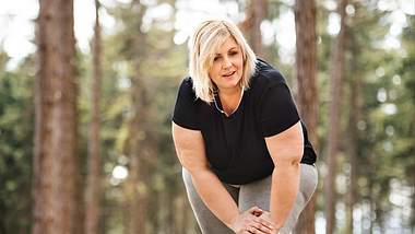 Übergewichtige Frau macht Sport - Foto: istock/grapeimages