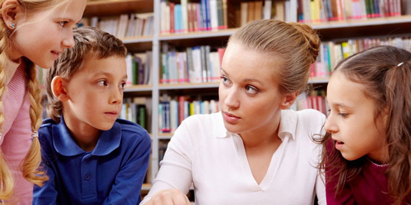 Ist der Lehrer der Grund für die Schulangst, hilft auch oft ein Gespräch mit ihm