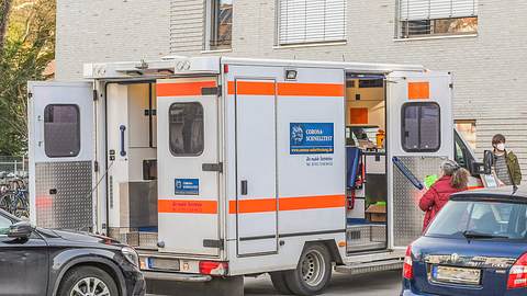 Krankenwagen - Foto: IMAGO/Winfried Rothermel