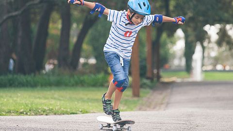 Skateboard fahren - Foto: Alamy