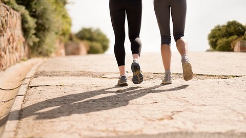 Slow Jogging: Fit, schlank und gesund mit kleinen Schritten - Foto: iStock / NickyLloyd
