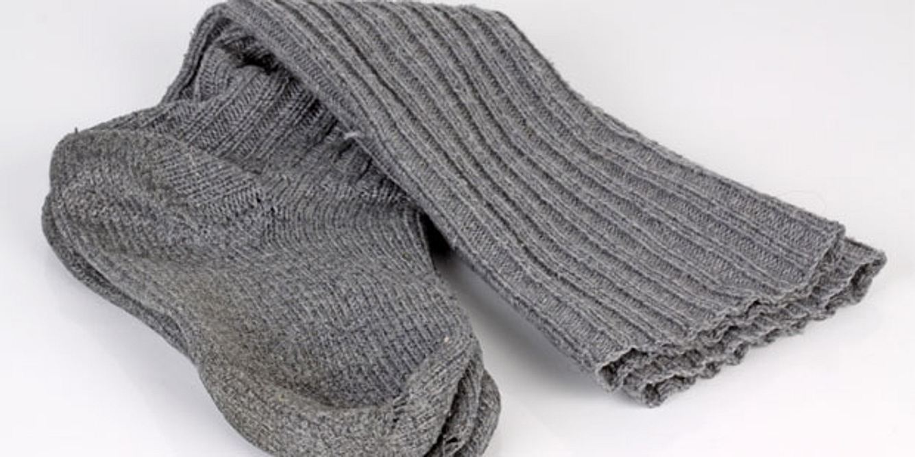 Pilze und Sporen können im Wäschekorb auf andere Kleidung übergehen. Tipp: Socken getrennt von der restlichen Wäsche reinigen – bei mindestens 60 Grad werden die Fußpilz-Erreger abgetötet