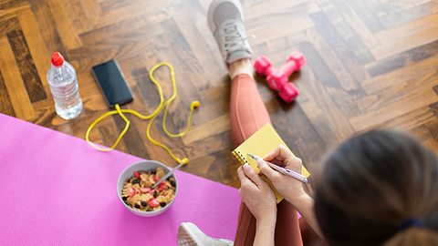 Die richtige Sporternährung fördert die Leistungsfähigkeit und die Regeneration nach einem anstrengenden Training. - Foto: iStock/eternalcreative