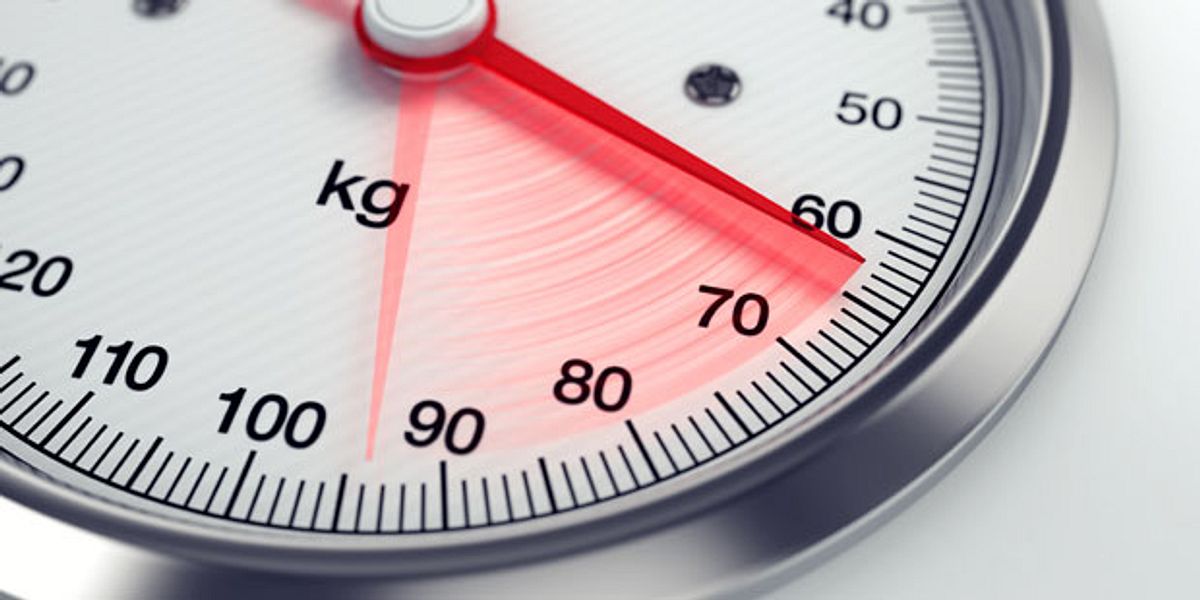 Ein starker Gewichtsverlust oder übertriebenes Hungern können ein Anzeichen für eine Magersucht sein