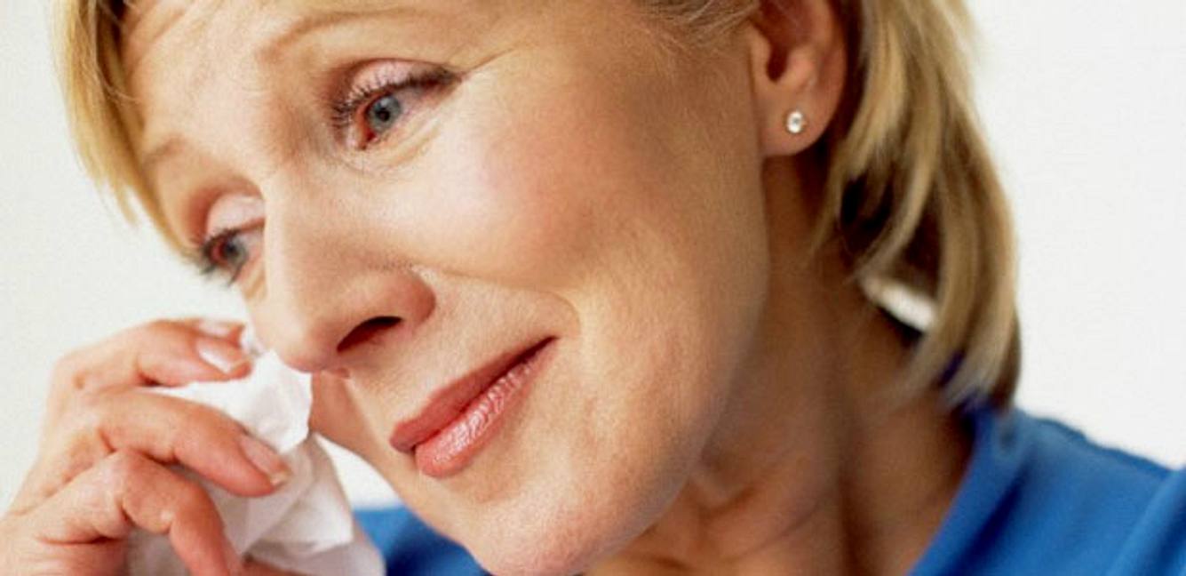 Seelische Probleme wie Antriebslosigkeit, Depressionen und Stimmungsschwankungen können mit der Hormonumstellung in den Wechseljahren einher gehen