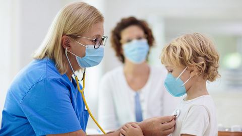 Das Umweltbundesamt warnt vor erhöhten PFAS-Werten bei Kindern und Jugendlichen - Foto: Urheber:  FamVeld Bild-ID: 1223445550