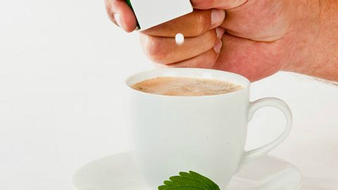 Süßstoff im Kaffee - Foto: Fotolia