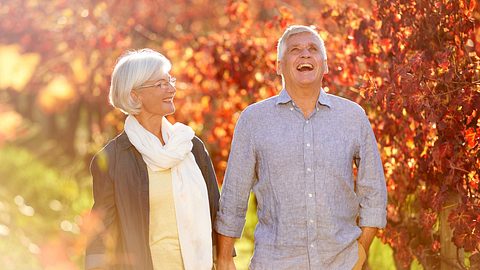 Ein Herbstspaziergang für ein gesundes Herz - Foto: PeopleImages