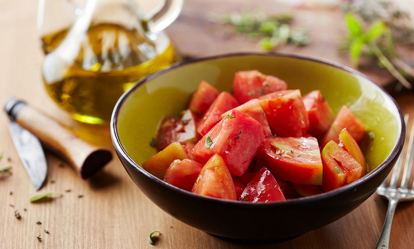 Tomate-Basilikum-Salat
