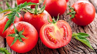Tomaten können helfen, die Blutfette auszubalancieren und das Arteriosklerose-Risiko zu senken – dazu reichen vier Tomaten am Tag