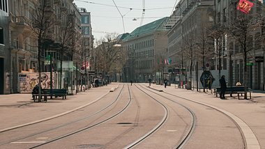 Eine leere Straße - Foto: istock_Gekkoxxx