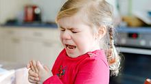 Ein kleines Mädchen schreit - Foto: iStock / romrodinka