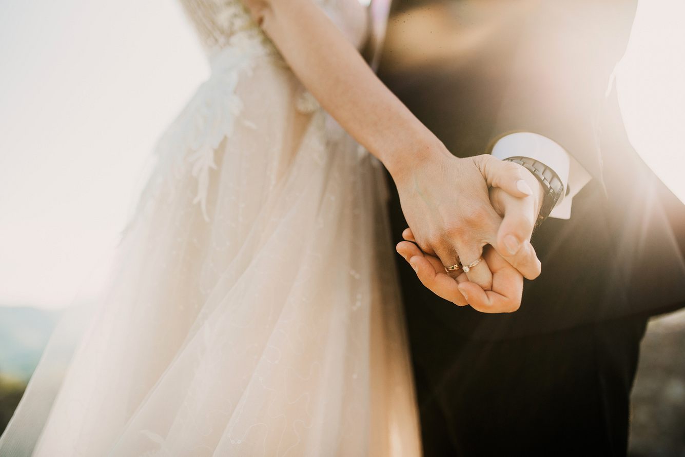 Traum von Hochzeit mit Braut und Bräutigam