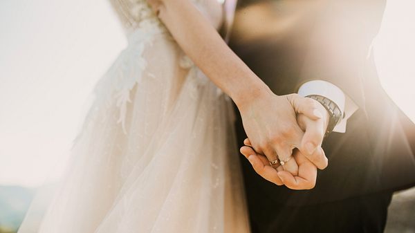 Traum von Hochzeit mit Braut und Bräutigam - Foto: iStock/Vasil Dimitrov