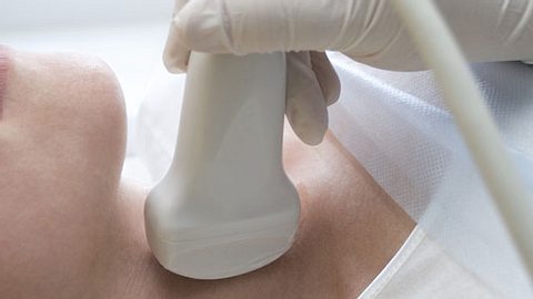 Was ist eine Schilddrüsenüberfunktion? Alle Infos dazu auf Praxisvita.de