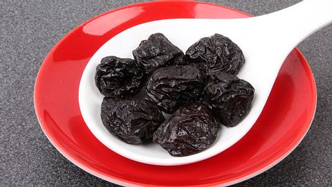Trockenpflaumen für die Verdauung - Foto: Fotolia