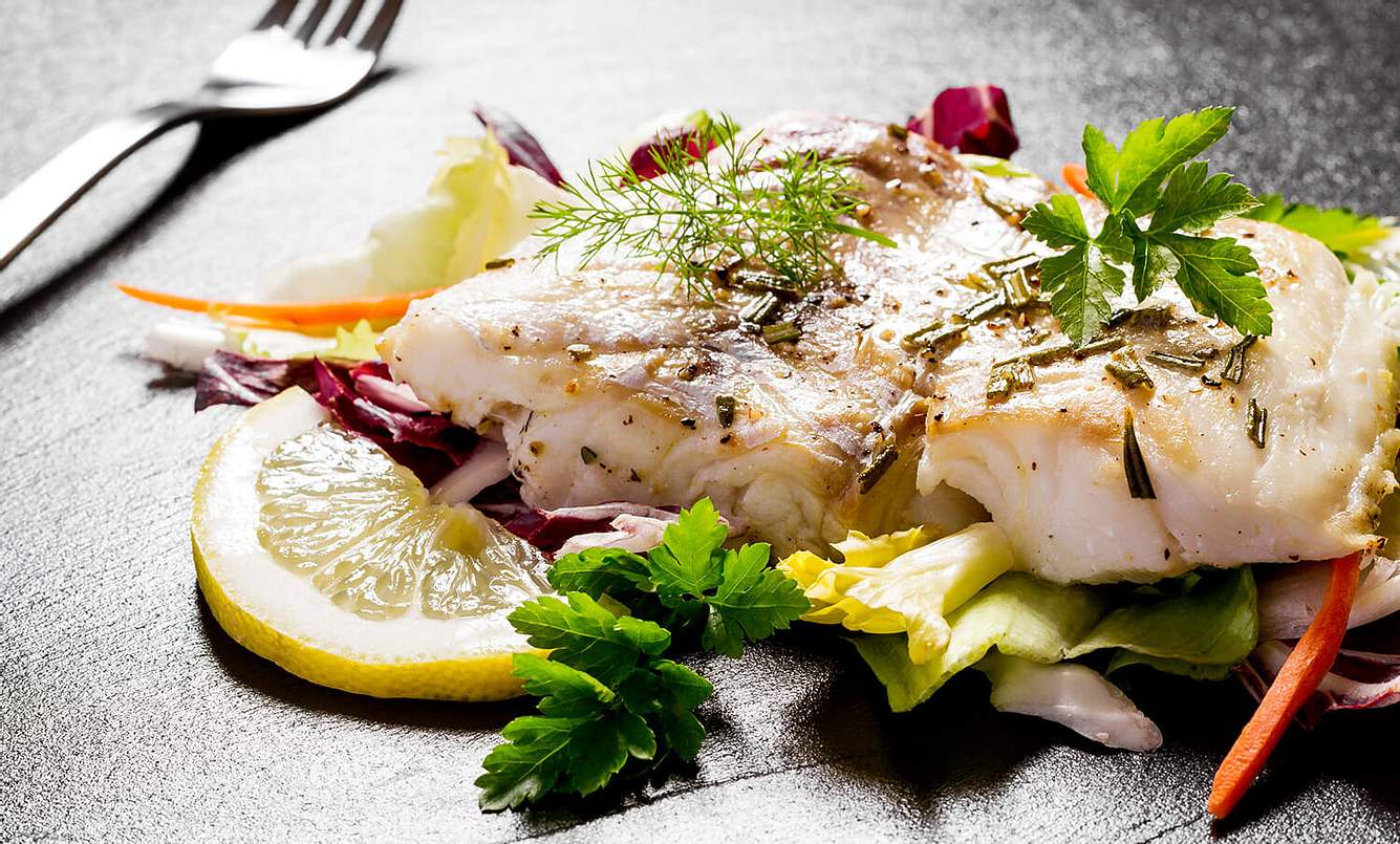 Bestimmte Lebensmittel wie Fisch sind besonders reich an Vitamin B5