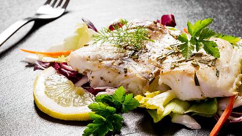 Bestimmte Lebensmittel wie Fisch sind besonders reich an Vitamin B5