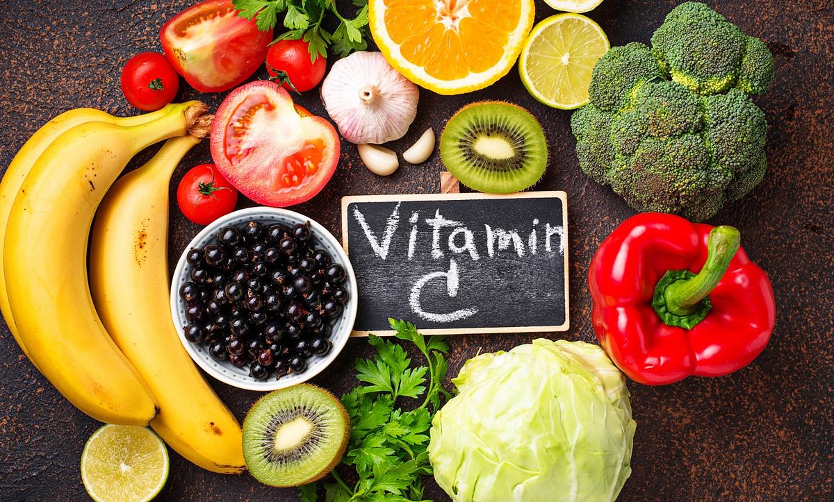 Verschiedenes Obst und Gemüse mit hohem Vitamin-C-Gehalt