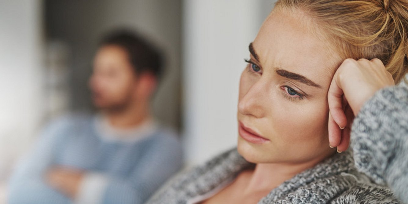 Die Frage „was tun gegen Eifersucht?“ stellen sich viele Menschen erst, wenn die Situation bereits festgefahren ist