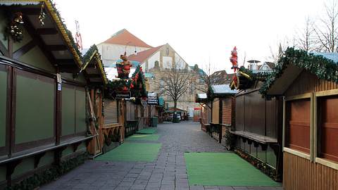 Geschlossene Weihnachtsmarkt-Buden - Foto: IMAGO/Panthermedia
