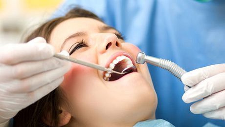 Zahnschmerzen erfordern eine Behandlung