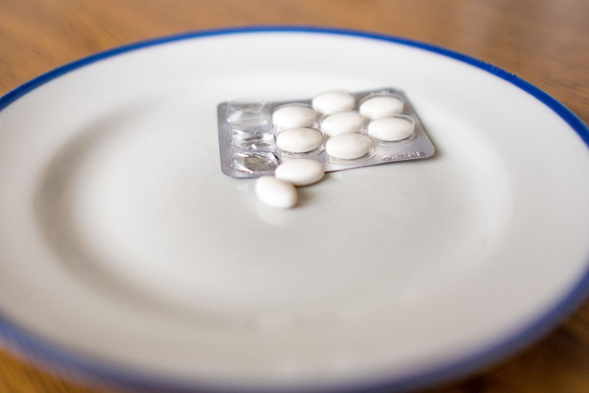 Tabletten-Blister auf einem Teller